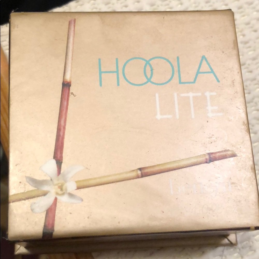 Benefit Hoola Lite bronzing powder